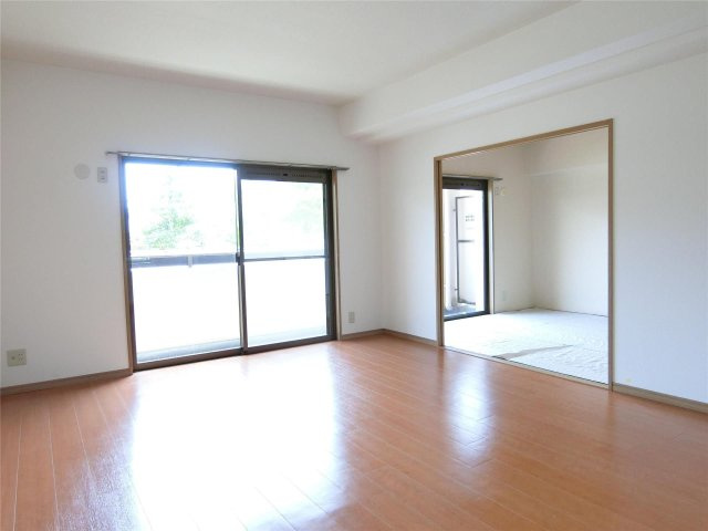 グリーンハイツ（上津）の居間・リビング|広いリビング★