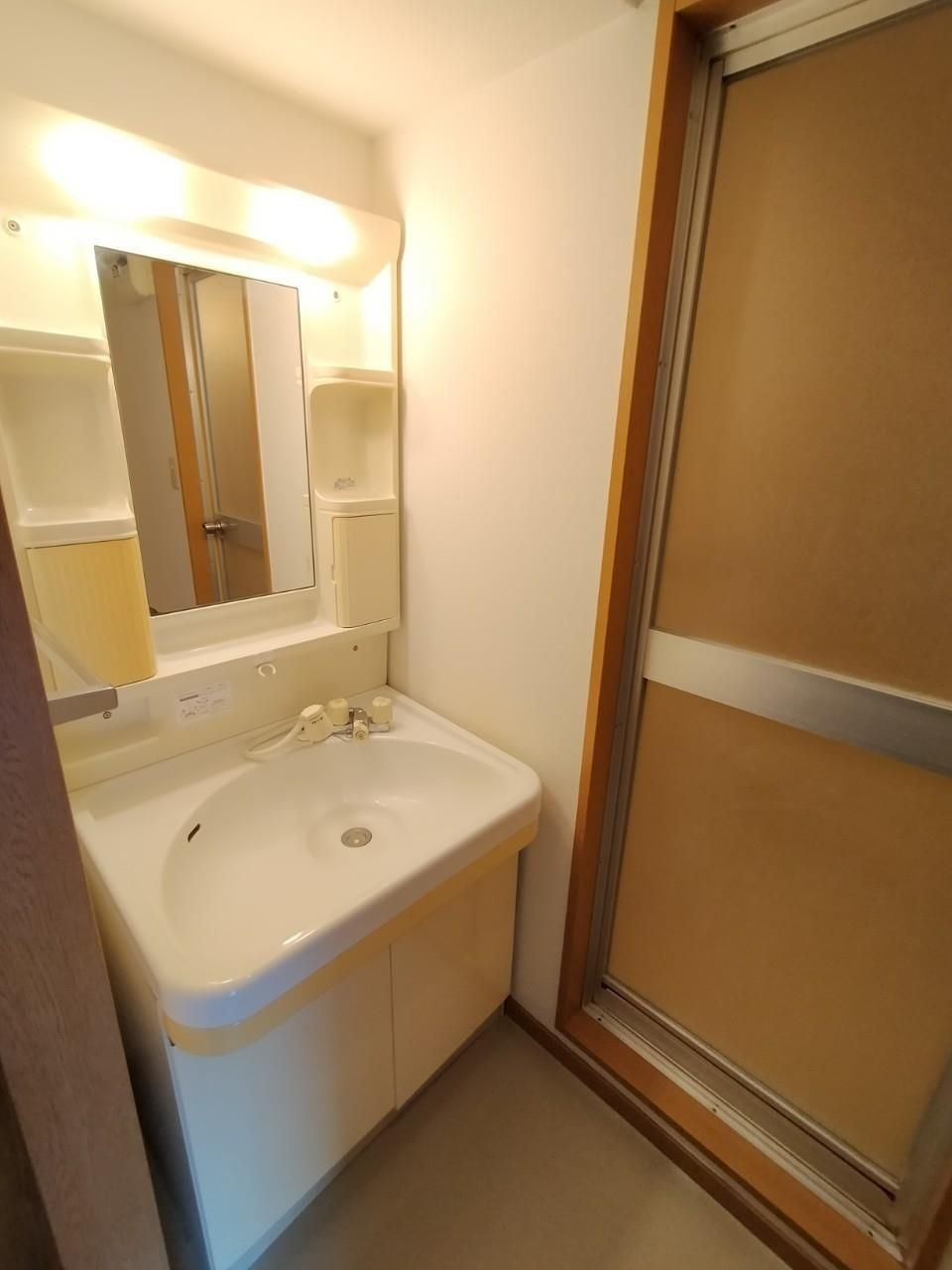 グリーンハイツ（上津）の洗面所|明るい洗面所です★