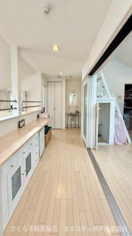 神戸市垂水区本多聞7丁目　戸建の居間・リビング