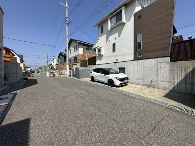 神戸市垂水区本多聞7丁目　戸建の前面道路含む現地写真