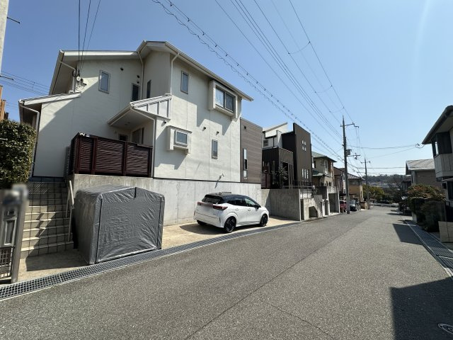 神戸市垂水区本多聞7丁目　戸建の前面道路含む現地写真