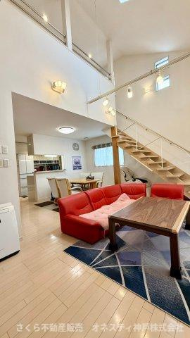 神戸市垂水区本多聞7丁目　戸建の居間・リビング