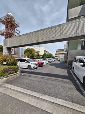 ★敷地内駐車場★（空き状況・使用料等詳細はご確認下さい）