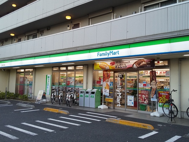 ファミリーマート鹿骨前沼橋店まで400ｍ