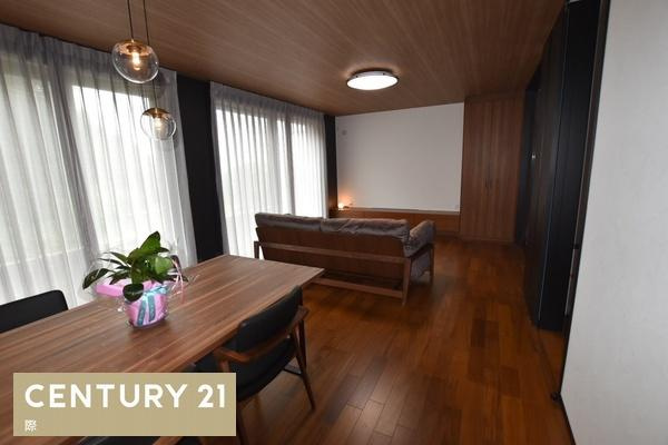 和歌山市栄谷の中古一戸建の居間・リビング