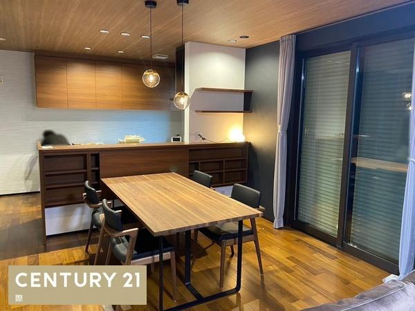 和歌山市栄谷の中古一戸建の居間・リビング