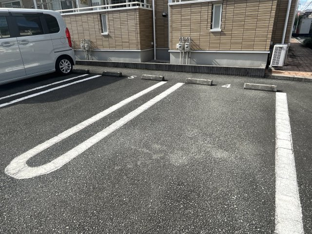 ピエデルモンテ・Ｍ　Ａの駐車場