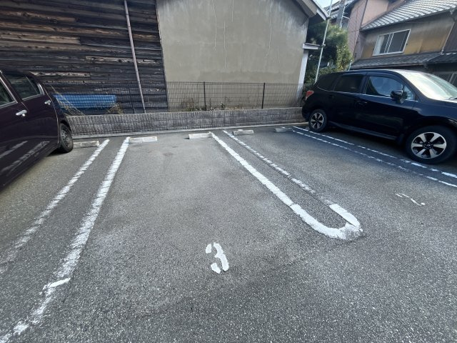 アンベリール　コンフォールの駐車場