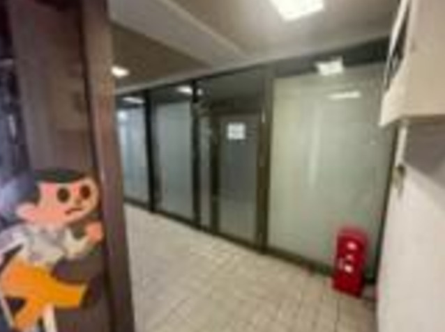 大津市粟津町の店舗事務所のエントランス