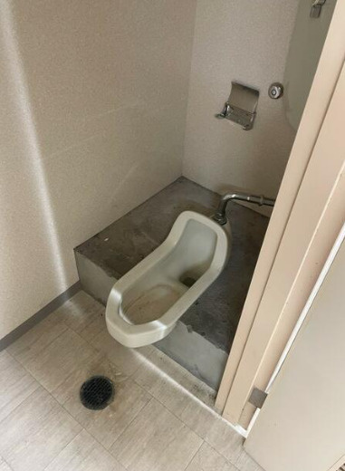 大津市粟津町の店舗事務所のトイレ