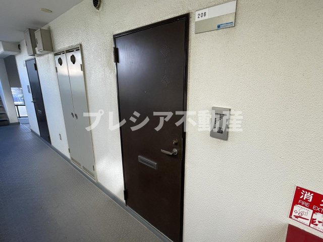 ジョイフル鳴尾の玄関