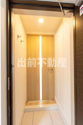 【玄関】 | ヴィスターリ目白 | ※写真は同タイプ住戸です。 