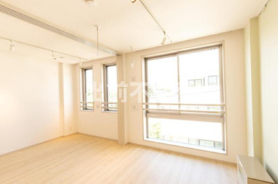 【内装】 | ヴィスターリ目白 | ※写真は同タイプ住戸です。 