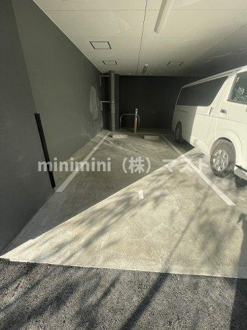 セレニテ難波ミラク弐番館の駐車場