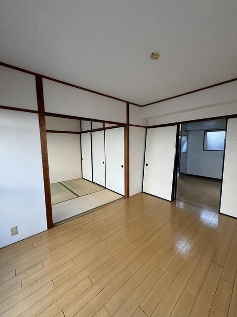 第３吉岡マンションの居間・リビング