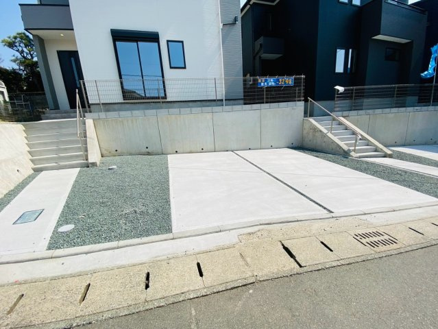 よかタウン／東区西原２丁目３期／１号棟の前面道路含む現地写真