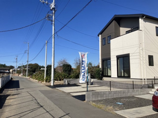 【前面道路含む現地写真】
