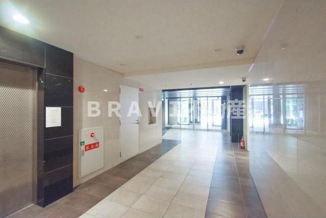 プレサンス堺筋本町駅前　BRAVI不動産のロビー
