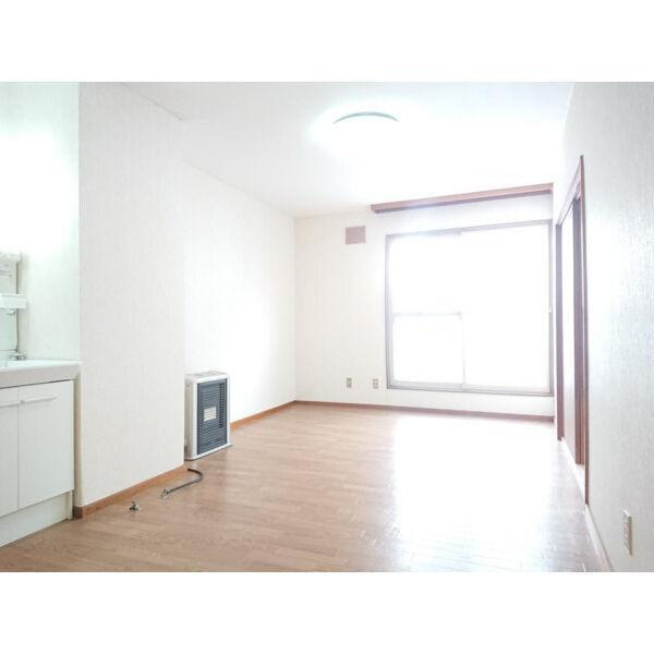 ジェーハイツ恵庭有明2の居間・リビング|201号室