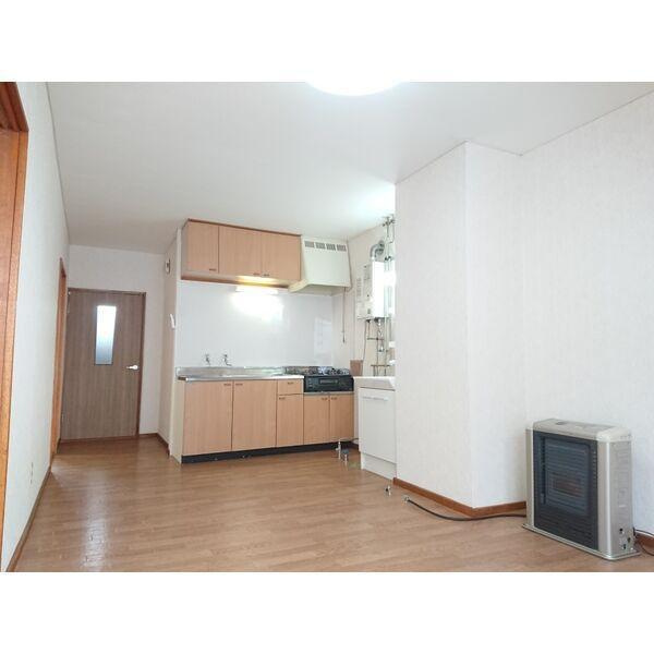 ジェーハイツ恵庭有明2の居間・リビング|201号室