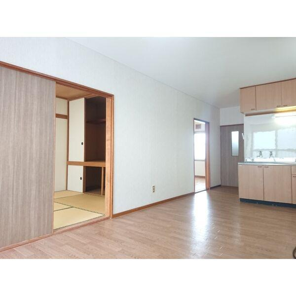 ジェーハイツ恵庭有明2の居間・リビング|201号室