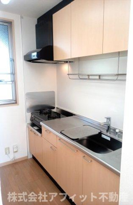 【キッチン】 | エリーゼ | 吊戸棚付き