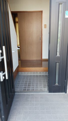 神辺町西中条　売住宅の玄関