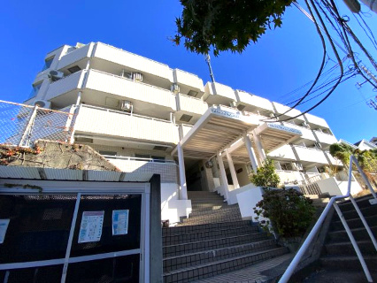 スカイコート横浜白楽A棟　の外観