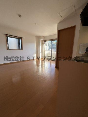 仲介手数料０円！グレイシャスの居間・リビング