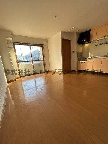 仲介手数料０円！グレイシャスの居間・リビング