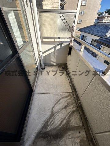 仲介手数料０円！グレイシャスのバルコニー