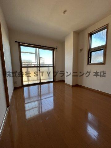 仲介手数料０円！グレイシャスの洋室