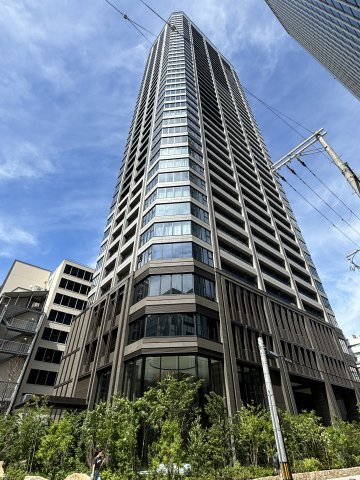 ブランズタワー大阪本町の外観