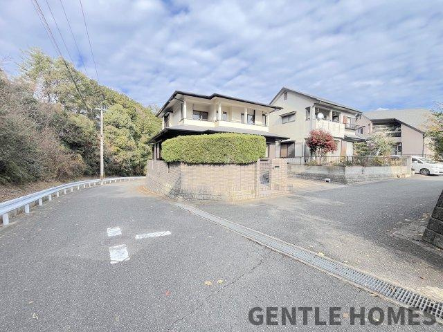 宇美町ひばりが丘３丁目戸建の前面道路含む現地写真