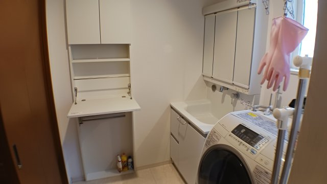 加茂町粟根　オール電化住宅のランドリースペース