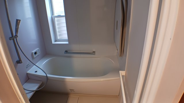加茂町粟根　オール電化住宅の浴室