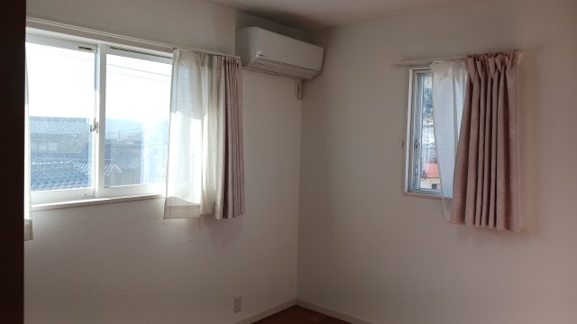 加茂町粟根　オール電化住宅の内装