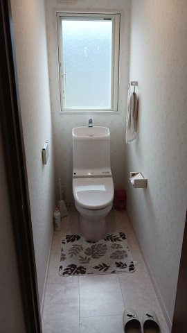 加茂町粟根　オール電化住宅のトイレ
