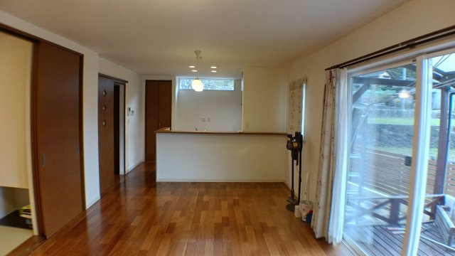 加茂町粟根　オール電化住宅の居間・リビング