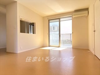 広島市安佐北区口田南６丁目のアパートの居間・リビング|人気の対面キッチン