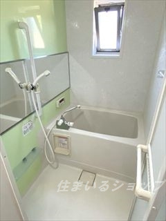 広島市安佐北区口田南６丁目のアパートの浴室|追い焚き・大型ミラー・窓あり