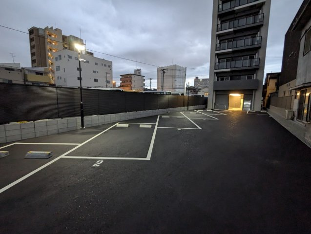 エグゼ大阪城イースト BRAVI不動産の駐車場