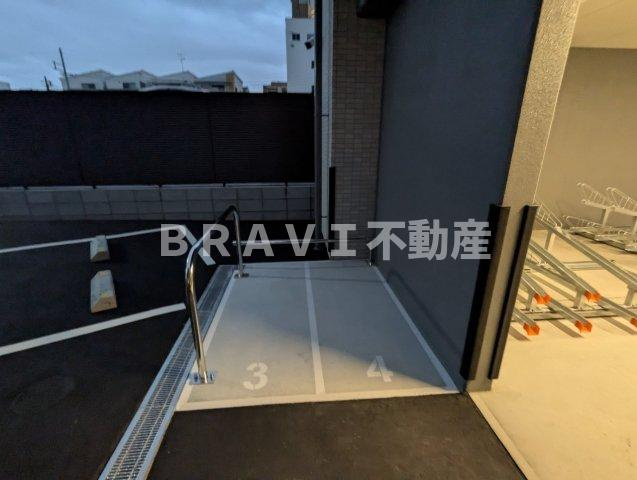 エグゼ大阪城イースト BRAVI不動産の駐車場