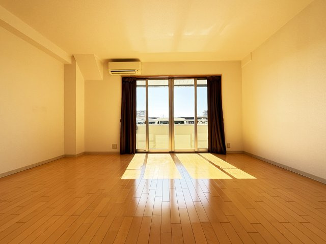 セレス薊野の居間・リビング