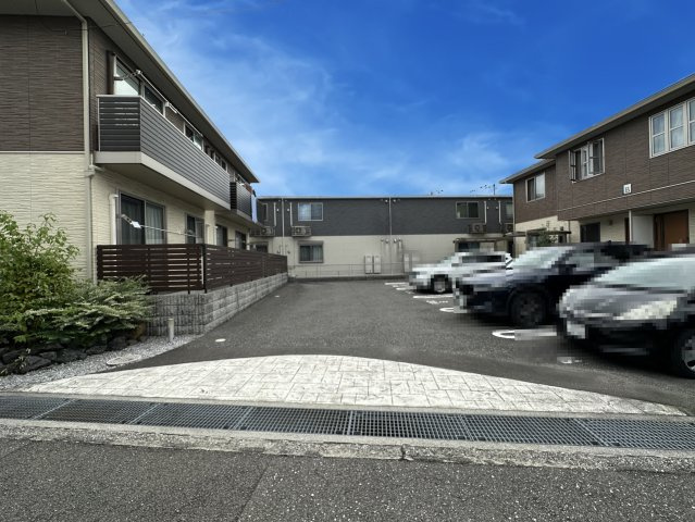 シャーメゾン フォレナの駐車場