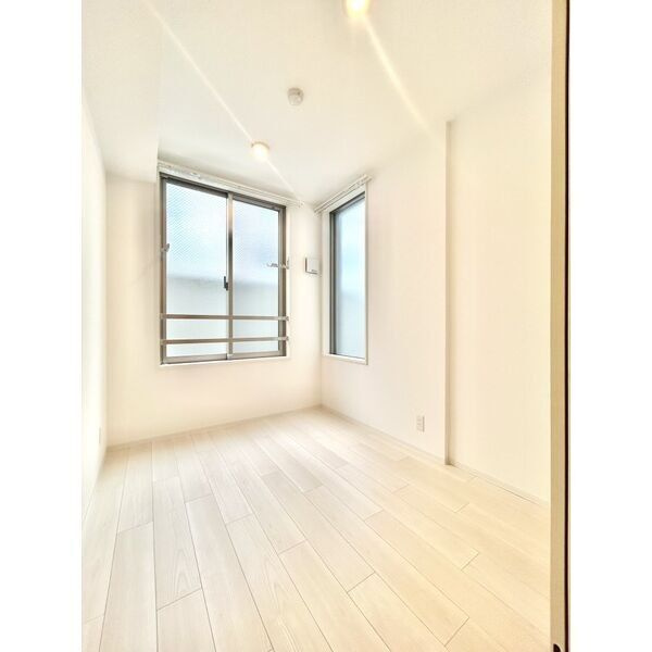 名古屋市中村区若宮町１丁目の賃貸マンションの寝室|広くて明るい寝室