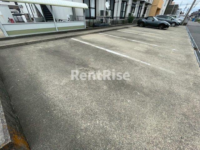 ハイムマエダの駐車場