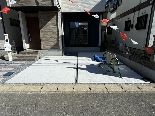 松戸市上本郷新築戸建【上本郷小学校：6分】の駐車場|２号棟駐車スペース・並列２台駐車可