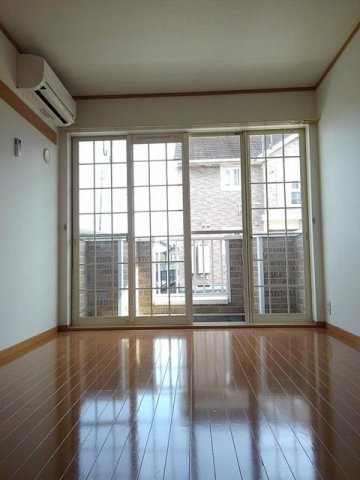 サニーヴィレッジＡの居間・リビング|ゆったりとした居間です