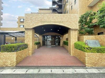 【エントランス】 | ライオンズマンション三郷第5 | ライオンズマンションらしい外観構え♪